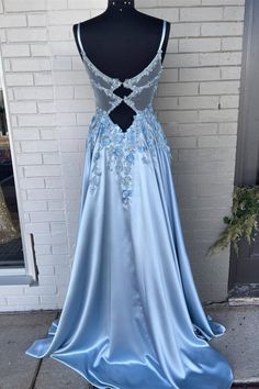 Bleu bleu A-Line 3D Fleurs Satin Long Robe de bal Blue A-line Dress For Prom, Light Blue A-line Prom Evening Dress, Blue A-line Evening Dress For Wedding, Light Blue Satin Dress For Prom Season, Light Blue A-line Evening Dress For Prom, Light Blue A-line Prom Dress, Blue A-line Evening Dress For Spring, Blue A-line Gown With Fitted Bodice, Light Blue Formal Dress With Sweep Train