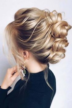 Blonde Bun, Dunner Wordend Haar, Wedding Updos, Easy Hairstyles Quick, Easy Hairstyles For Medium Hair, Romantic Hairstyles, Updo Hairstyles