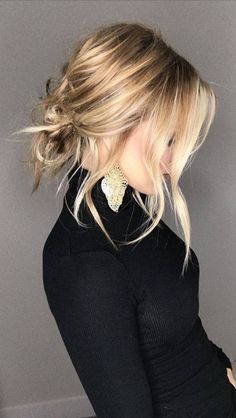 5 easy stylish, pretty glam, medium hair updos you can actually also do by yourself! 1..Messy low bun 2… Quick Twist How To Style Make a central partition. Gather one half of your hair. Twist it neatly and pin it up at the back of the other side of your head using bobby pins. Do […] Hoco Hairstyles, Hair Hoco, Updos For Medium Length Hair, Hair Braids, Blonde Bobs, Good Hair Day, Olivia Palermo, Hair Envy