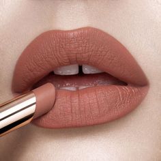 Lipstick Colours Pale Skin, Warm Lipstick Colors, Warm Nude Lipstick, Peach Lipstick Shades, Peach Nude Lipstick, Nude Shade Lipstick, Bridal Lipstick, Classic Lipstick, Magic Ingredients