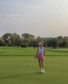 Golf outfit women cute summer cold winter cold weather pub casual fall spring Pink Golf Outfit, Trendy Golf Outfits Women, Country Club Outfit, Trendy Golf, Spirit Week Outfits