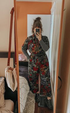 London Outfit Midsize, Aesthetic Clothes Mid Size, Comfy Witchy Outfits, Midsize Mum Fashion, Eclectic Outfits Midsize, Mid Size Eclectic Fashion, 90s Mom Fashion Plus Size, Granola Style Plus Size, Midsize Artsy Fashion