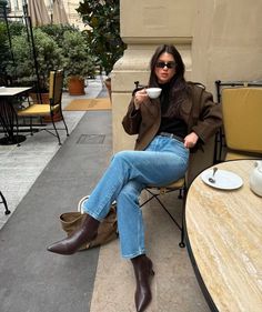 Coffee Shop Outfit, Outfit Basics, European Winter, Basic Girl Outfit, New York Outfits, French Girl Chic, Fits Aesthetic, 2025 Fashion, Work Chic