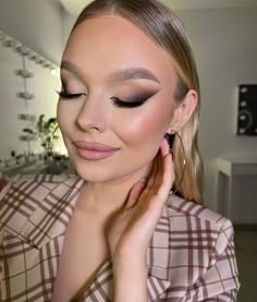 Makup Looks, Maquillage Yeux Cut Crease, Sultry Makeup, Glam Wedding Makeup, Bridesmaid Hair Makeup, Eye Makeup Steps, Pinterest Makeup, Glowing Makeup, Beauty Makeup Tips