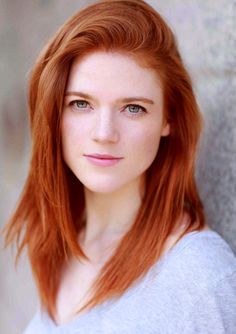 How beautiful! I love the cut, too. Red Hair And Blue Eyes, John Bradley, Rose Leslie, Gra O Tron, Long Red Hair, Karen Gillan, Redhead Beauty, Sophie Turner, Redhead Girl