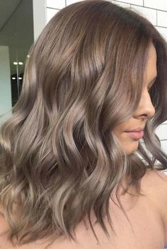 Ash Brown Hair is Exactly What You Need to Update Your Style in 2018 ★ See more: http://lovehairstyles.com/ash-brown-hair/ Dark Blonde With Icy Highlights, Solid Dark Ash Blonde Hair, Neutral Light Brown Hair, Ashy Brown Hair, Butterfly Haircut, Mushroom Hair, Mom Hair