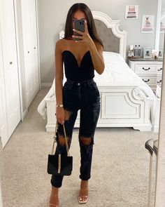 Black Outfit Club Night Out, Birthday Going Out Outfit Summer, 19th Birthday Outfit Ideas Casual, Trendy Night Out Outfits Classy, 21st Birthday Outfits Casual, What To Wear To A Bar, College Party Outfit, Night Out Outfit Classy, Cute Going Out Outfits