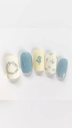 Nails 9-10, Cute Japanese Nail Art, Forget Me Not Nails, Forget Me Not Nail Art, Blue Japanese Gel Nails, Korea Nail Art, Japanese Floral Nails, Neutral Japanese Nail Art, Asian Nails