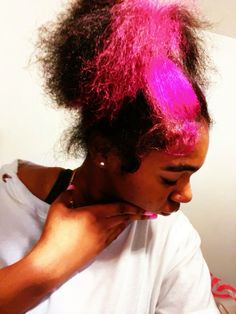 pink skunk stripe/ponytail. Red Skunk Stripe 4c Hair, Red And Pink Hair Black Women, Skunk Stripe Ponytail, Colored Skunk Stripe Hair, Purple Skunk Stripe Hair, Pink Skunk Stripe Hair, Red Skunk Hair, Pink Skunk Hair, Skunk Stripe Curly Hair