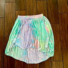 Womans Topshop High Low Multi Colored Pleated Skirt Size 10 Trendy Flowy Skirt For Beach, Flowy Midi Skort For Summer, Casual Multicolor Asymmetrical Maxi Skirt, Trendy Pleated Beach Skirt, Trendy Flowy Mini Skirt For Beach, Casual Asymmetrical Flowy Skort, Casual Asymmetrical Skort, Multicolor Tiered Skort For Summer, Trendy Flowy Beach Skirt