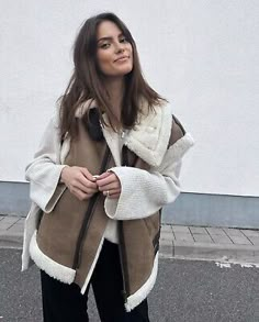 Faux Leather Double-Faced Faux Fur Gilet Aviator Waistcoat | eBay Chaleco Casual, Faux Shearling Jacket, Coat Women Fashion, Mode Casual, Vest Coat, Loose Outfit, Turndown Collar, Leather Vest, Collar Top