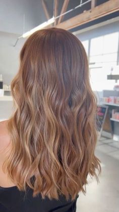 Obsessed with honey brown hair? You’ll love these 10 gorgeous honey brown hair ideas! From subtle golden hues to rich caramel highlights, honey brown shades are the perfect mix of warm and natural. Whether you're looking for a low-maintenance balayage or a bold transformation, these trending styles will have you swooning. #HoneyBrownHair #HairInspo #BalayageTrend #WarmHairVibes #HairColorGoals #GoldenTones Light Brown Ginger Hair With Highlights, Light Chestnut Blonde Hair, Cowboy Copper Hair Light, Light Auburn Brown Hair Color, Dark Strawberry Blonde With Highlights, Medium Caramel Hair, Lowlights For Auburn Hair, Reddish Bronde Haircolor, Golden Amber Hair