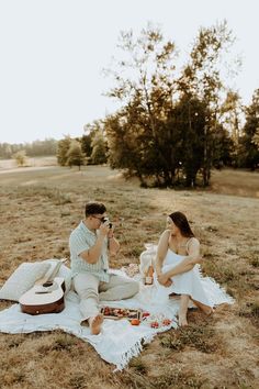 Picnic guitar couple photos engagement session Polaroids fruit and charcuterie board dreamy Pre Wedding Picnic Photoshoot, Picnic Prenup Photoshoot, Couple Picnic Poses, Elopement Picnic Photo Ideas, Engagement Shoot Themes, Engagement Photos Themes, Picnic Prewedding Photoshoot, Picnic Photoshoot Ideas Couple Photos, Picnic Style Photoshoot