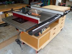 a table sawing machine sitting on top of a workbench