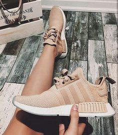 Comprar Adidas Adidas Originals Nmd R1, Adidas Originals Nmd, Basket Style, Adidas Shoes Women, Nmd R1, Nike Roshe, Van Cleef Arpels, Women Clothing Boutique