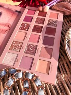 Makeup Revolution Palette, Huda Beauty Eyeshadow Palette, Huda Beauty Eyeshadow, Penyimpanan Makeup, Huda Beauty Makeup