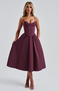 Make an entrance in Mariella, the party midi of your dreams this season. Super feminine and chic, this dress is truly an icon with a structured, corseted bodice that's boned to cinch your waist and contrasted by a full, voluminous skirt. 



Colour: Cherry Lacquer.

Non stretch cotton blend fabric.

Fully lined.

Corseted bodice that's boned to cinch your waist.

Full, voluminous skirt.

Lace up back.

Adjustable straps. Invisible zipper.

Midi length.

 Size: XS, S, M, L, XL, XXL