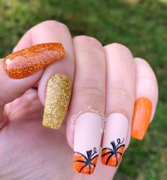 "Reusable Glitter Pumpkins Press On Nails with Matte and Glossy Finish Model: Medium Coffin Please read full description below. I offer handcrafted press on nails made with quality gel. This set will give you a perfect manicure within a few minutes for a small portion of the salon cost. Sets come with 10 nails (based on the size/shape selected), nail prep kit, and instructions. Reusable if removed correctly. 100% natural look if applied correctly. Nail Prep kit includes: - Nail glue - Nail tabs Pumpkin Nail Designs, Nails Trending, Fake Nails Long, Thanksgiving Nail Designs, September Nails, Pumpkin Nails, Thanksgiving Nails