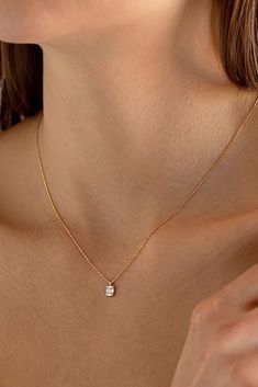 Chain Designs Gold For Girls Simple, Gold Chain For Girls Simple, Simple Delicate Gold Necklace, Chains For Girls Gold, Chain Models Gold For Women, Simple Gold Chain Designs For Women, Simple Chain Designs Gold, Minimal Gold Chain, Gold Chain Designs For Women