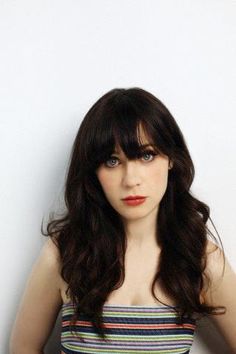 Zooey Deschanel Zooey Deschanel Hair Color, Zooey Deschanel Makeup, Zoe Deschanel, Naturally Wavy Hair Cuts, Wavy Haircuts, Natural Wavy Hair, Hair Affair