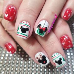 Disney Christmas Pedicure, Christmas Minnie Nails, Christmas Disney Nails Short, Minnie Christmas Nails, Disney Christmas Nail Ideas, Disney Christmas Nails Short, Christmas Disney Nail Designs, Holiday Disney Nails, Disney Christmas Nails Acrylic