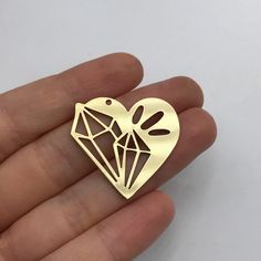 Material; Brass Size: 30x31mm Hole Size: 1.65mm Thickness: 0.8mm Plating: Raw All of our products are manufactured by us. If you want to order more products in stock, you can freely contact us. Our Products; -Nickel-free -Lead-free -High quality If you have any questions, feel free to contact us. You can read the explanations and policies for return and exchange conditions and contact us. Engraved Heart-shaped Brass Jewelry, Valentine's Day Brass Heart Pendant Jewelry, Nickel-free Heart-shaped Brass Jewelry, Gold Heart-shaped Brass Necklace, Bronze Heart-shaped Brass Necklaces, Laser Cut Jewelry, Halloween Charms, Couple Jewelry, Brass Charms