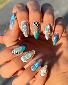 Minimalistic Nail Art Rave Nails, Funky Nail Art, Retro Nails, Hippie Nails, Nail Art Inspo, Trendy Nail Art, Festival Nails