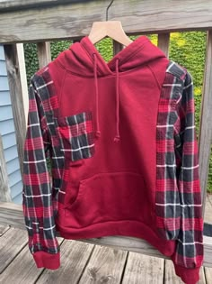 An upcycled sweatshirt with flannel sleeves. This one-of-a-kind sweatshirt is sure to turn a lot of heads and is perfect for the fall! Size: small machine wash normal, tumble dry Upcycling Flannel Shirts, Sweatshirt Flannel Upcycle, Sweatshirt Makeover Diy, Diy Hoodie Refashion, Flannel Crafts, Alter Clothing, Sweatshirt Makeovers