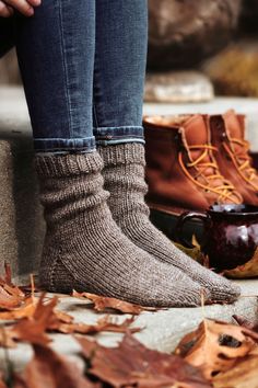 Boot Socks Knitting Pattern, Knitting Patterns For Beginners, Beginner Knit, Knitting Pattern Easy, Knit Dishcloth Pattern, Socks Knitting Pattern, Socks Knitting, Knitting Fashion, Knit Cardigan Pattern