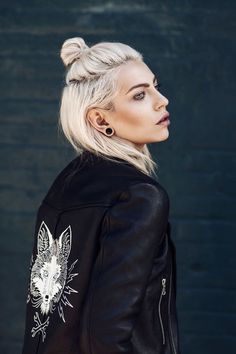 Cool Hairstyles For Girls, Hair Scarf Styles, Head Scarf Styles, Pigtail Hairstyles, Punk Hair, Grunge Hair, White Hair, Trendy Hairstyles