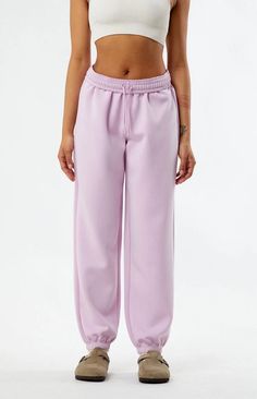 Reach post-workout comfort with the PacSun Classic Sweatpants. These high-waisted sweatpants have a drawstring waistband for a customizable fit, side hand pockets, and elastic ankle cuffs..12.625' rise.29.25' inseam.Solid color sweatpants.High-rise.Drawstring waistband.Elastic ankle cuffs.Side hand pockets.Relaxed fit.48% modal, 46% polyester, 6% spandex.Machine washable.Model is wearing a size small.Model measurements: 5’5” height, 32” bust, 22” waist, 32” hips Brady Melville Sweatpants, Womens Sweat Pants, Cute Hs Outfits, Senior School Outfits, Where To Get Sweatpants, Preppy Middle School Outfits, Outfits Layed Out, Pacsun Clothes, Cute School Clothes