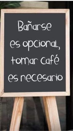 a sign that says banarse es opcional, tonar cafe es necessaro