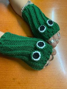 Crochet Hand Accessories, Frog Crochet Sweater, Frog Bedroom, Frog Accessories, Frog Headband, Alize Yarn, Crochet Hand Warmers, Ear Band, Glove Pattern