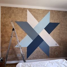 Estrella en dormitorio Geometric Wall Accent, Wall Structure Paint Design For Hall, Wall Paint Ideas Bedroom, Simple Wall Paintings, Structure Paint, Home Wall Painting, Wall Color Combination