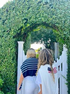 Coastal Granddaughter Style, Coastal Granddaughter Outfits, Coastal Girl, Hamptons Aesthetic, Nantucket Summer, Hamptons Summer, Coastal Granddaughter, Coastal Lifestyle