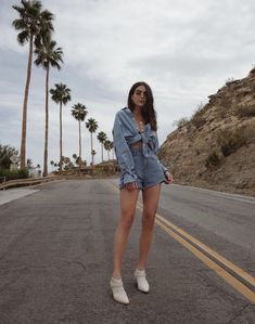 Destination: California Denim Shirt Outfits, Look Short Jeans, Brittany Xavier, Denim Shirt Outfit, Emerging Designers Fashion, Coachella Outfit, Coachella Festival, 2017 Fashion Trends, Weekly Outfits