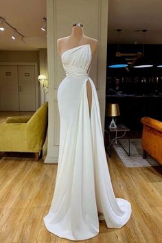 Strapless Creamy White High-split Pleated Long Prom Dress – Ballbella Simple Evening Dress, Haute Couture Paris, Silver Gown, Prom Dresses Long Mermaid, Gaun Fashion, White Chiffon, Formal Party, Mermaid Prom Dresses, Long Prom Dress