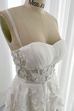 Embroidery Cocktail, Butterfly Corset, Embroidery Butterfly, Corset Midi Dress, Ivory Dress, Elegant Embroidery, Lace Prom Dress, Ivory Dresses, White Gowns