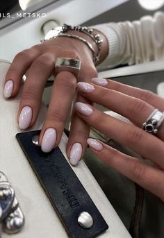 Cute Short Nail Designs, Natural Almond Nails, Short Nails Design, Classy Almond Nails, Short Oval Nails, Hr Consulting, Money Nails, Oval Shaped Nails, Overlay Nails