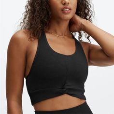 Introducing The Fabletics Kinsley Seamless Sports Bra, Perfect For Any Performance Or Activity. This Bra Features A Solid Pattern With A Shiny Supportive Band And A Ribbed Fabric Design For A Smooth And Comfortable Fit That Is Both Stretchable And Breathable. The Bra Has A Racerback Silhouette With A Front Knot Closure And Is Made Of High-Quality Nylon / Elastane Fabric. This Sports Bra Is Machine Washabl, With A Full Cup Coverage And Wireless Underwire Type. It Is A Low-Impact Bra That Is Ideal Tall Leggings, Sports Bra Top, Bra Size Charts, High Impact Sports Bra, Seamless Sports Bra, Kate Hudson, Seamless Bra, Black Sports Bra, Sports Bra Sizing