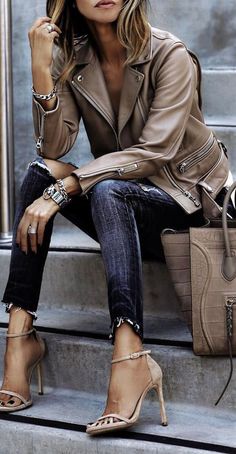 40 idées pour une tenue vestimentaire au travail Coat Trends, Mode Casual, Looks Chic, Leather Outfit, Outfits Casuales