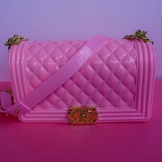 High Five Pin woman fashion PVC handbag with gold chain handle . pretty pink jelly bag Main material : PVC Shape : Square Closure Type:cover handle :single handle with gold chain Jelly Purse, Diy Gifts To Sell, Jelly Bag, Aesthetic Bags, Cheap Bags, Cross Bag, Chic Bags, Women Bags Fashion, Purse Styles