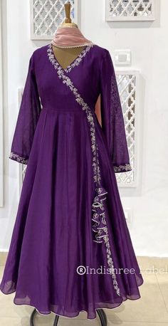 डिजाइनर कपड़े, Designer Anarkali Dresses, Long Frock Designs, Long Gown Design, Designer Kurti Patterns, Long Dress Design, Salwar Kamiz, Indian Dresses Traditional