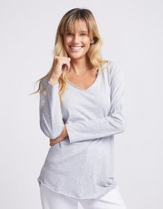 DESCRIPTION Have you been looking for the perfect trans-seasonal t-shirt? Look no further than the Original V-Neck Long Sleeve T-Shirt from White & Co. Designed to be the tee that you know you can reach for to look stylish and comfortable! Crafted from ultra-soft cotton jersey, this stylish women's t-shirt features a V-neckline, long sleeves and a flattering scoop hem. We are sure you are going to want one of these in every colour! Wear it with everything from jeans to skirts, this everyday essential is the perfect foundation for any outfit. Still browsing? See our full range of women's clothing. FEATURES & FIT V-neckline Long sleeve Curved hemline Raw edge on sleeve and hem Cotton Designed in Melbourne Fit: Relaxed fit. Model is 171cm tall and wears a size 8(AU)/4(US). Model (brunette) is Cotton V-neck T-shirt For Layering, Heather Grey Casual Tops For Loungewear, Casual Heather Grey Loungewear Tops, Gray Relaxed Fit V-neck Top, Basic Long Sleeve Tops For Loungewear, Basic Fall Loungewear T-shirt, Heather Grey Long Sleeve Top For Loungewear, Basic Long Sleeve T-shirt For Loungewear, Basic V-neck Loungewear Tops