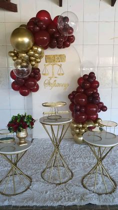 decoração baloes vermelho vinho e dourado Red Wedding Decorations, Plain Cake, Sweet 15, Mum Birthday, Cakes For Boys, Graduation Party Decor, Balloon Arch, Red Wedding, Balloon Decorations