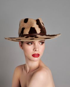 You want luxury?  Well you have found it. This is a breathtakingly beautiful Unisex handmade fedora,  made from a luxury felt called Brown Cow Print Melasine  Lined with red satin It has a leather sweatband which can be personalised with your name, initials or date of birth The model wearing hat size medium - 59cm Handmade in UK Custom Made to Order Dispatched within 3 weeks RETURNS: Please note that as this product is custom made to your specifications, I cannot therefore allow returns or exchanges so please be sure of your purchase. This is in line with the Consumer Protection Regulations. Feel free to contact me with any queries before purchasing. On the rare occasion that a customer is dissatisfied I will work with them, making necessary amendments until the item is perfect Luxury Brown Felt Hat With Curved Brim, Luxury Handmade Artisan Felt Hat, Brown Cow Print, Black Floppy Hat, Stylish Womens Hats, Black Cowgirl, Brown Cow, Vintage Black Glamour, Accesories Jewelry