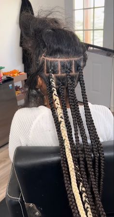 Small Highlights In Black Hair, Highlights In Black Hair, Mannequin Hairstyles, Small Highlights, Snap Pics, Hair Motivation, Hair Facts, Beauty Careers, Cute Box Braids