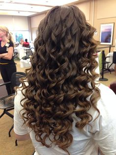 Figure 8 Curls, Curled Hair Pictures, Wand Curled Hair, Wand Curls Hairstyles, Curled Hair Aesthetic, Curly Hair Down