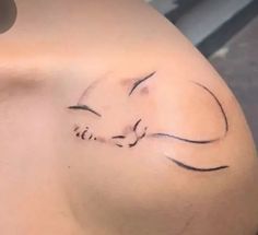 a woman's stomach with a cat tattoo on the side of her belly, which is drawn in black ink