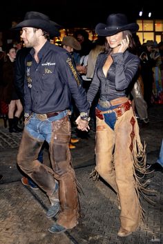 Bella Hadid and her bf Adan Banuelos Adan Banuelos, Brown High Boots, Being Loved, Streets Of New York, Bella Hadid Style, Cowboy Party, Hadid Style